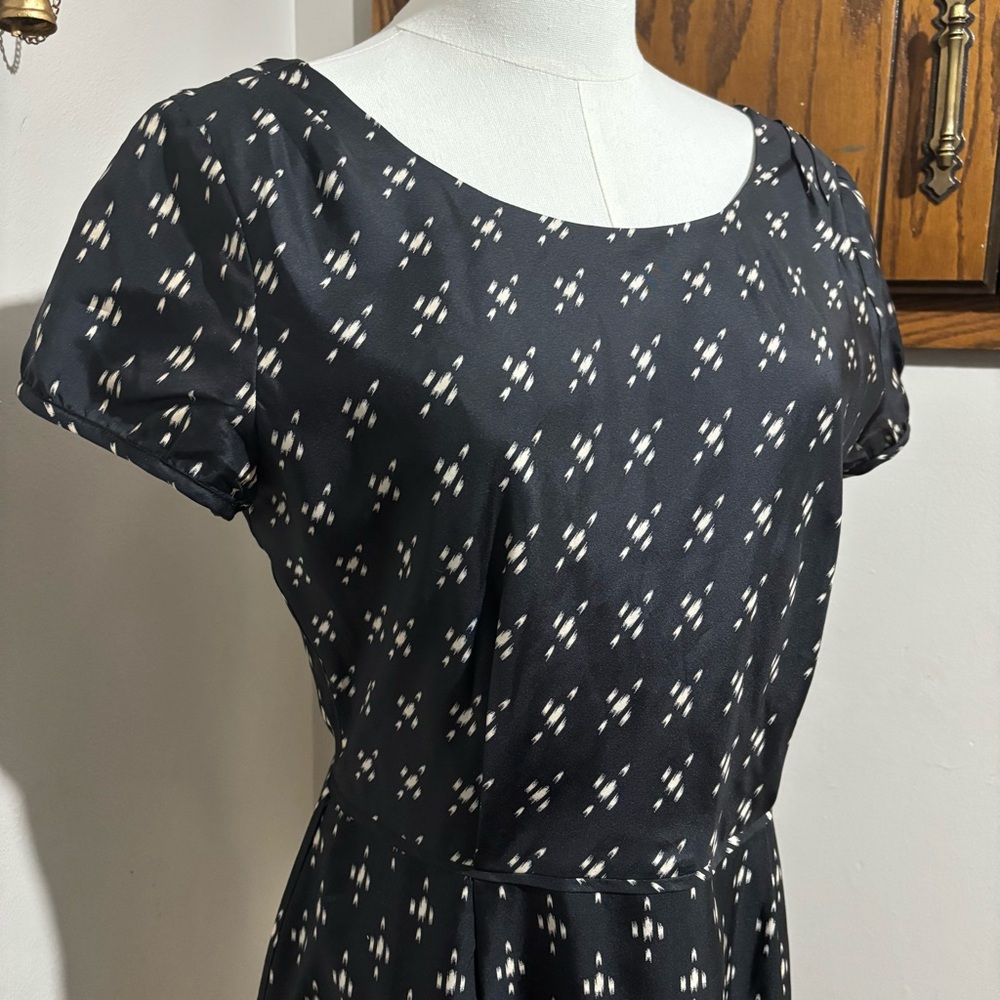 J. Crew Short Sleeve Silk Mini Dress Size 6 Abstract Polka Dots Print Scoop Neck - Picture 2 of 10